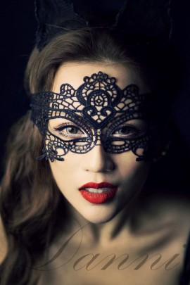 Mask black