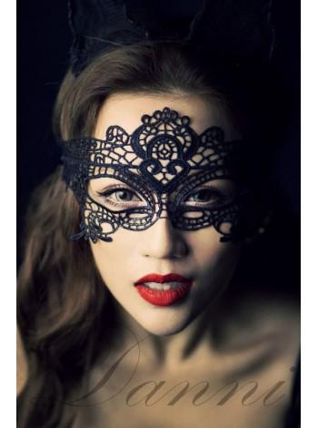 Mask black