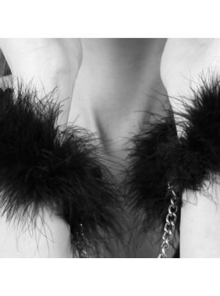 Пушистые перьевые наручники Bijoux Indiscrets Za za zu - feahter handcuffs, подарочная упаковка