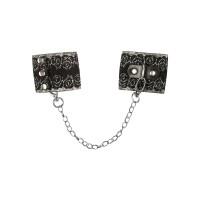 Широкие наручники с блестками и цепью Obsessive A747 cuffs, черно-серебряные