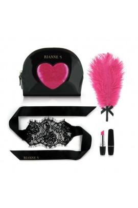 Романтический набор Rianne S: Kit d Amour: вибропуля, перышко, маска, чехол-косметичка Black/Pink