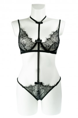 Комплект женского белья с портупеей