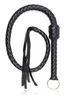 Черный кожаный плетеный кнут