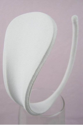 Monophonic white panties without straps