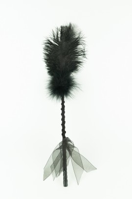 Щекоталка из страусиного пера черного цвета