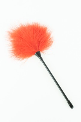 Щекоталка для романтических игр красного цвета