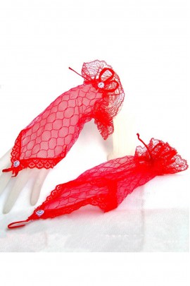 Красные перчатки с кружевом