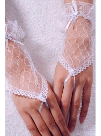 Белые перчатки с кружевом